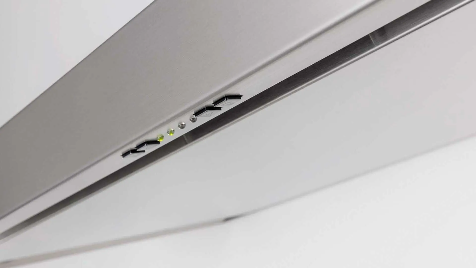 Novy wall-mounted air purifier Flatline 7615